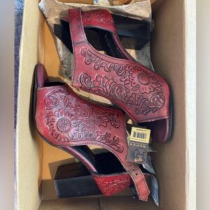 Roper Mika Closed Back Leather Heel in Red